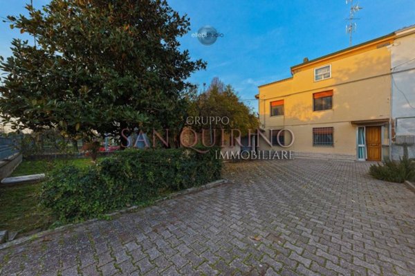 casa indipendente in vendita a Novi di Modena