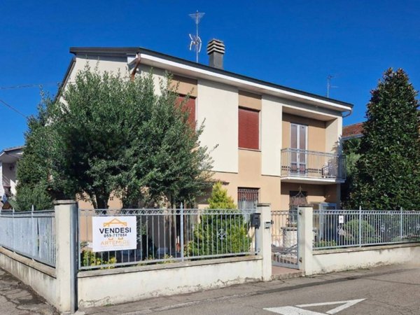 casa indipendente in vendita a Novi di Modena