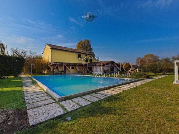 casa indipendente in vendita a Novi di Modena