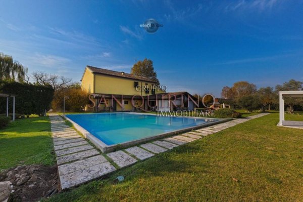 casa indipendente in vendita a Novi di Modena