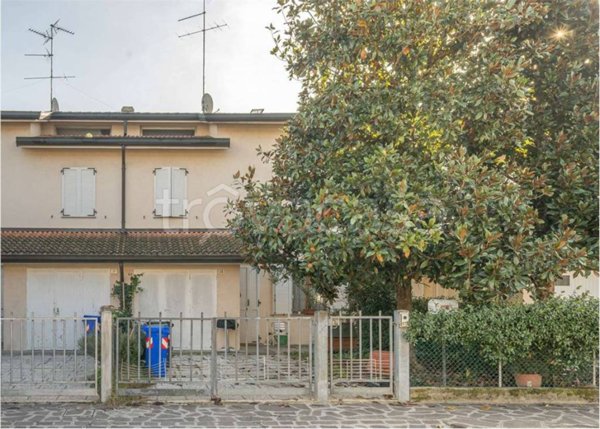 casa indipendente in vendita a Novi di Modena