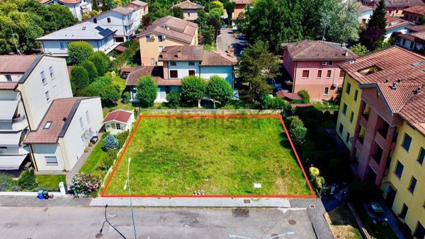 casa indipendente in vendita a Novi di Modena