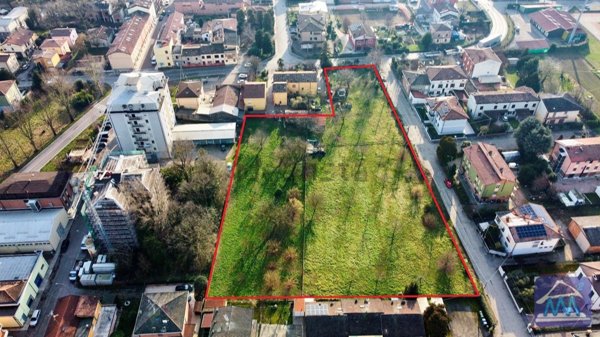 casa indipendente in vendita a Novi di Modena