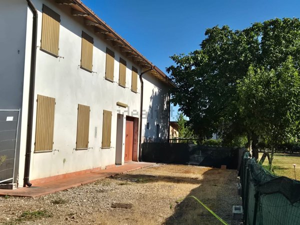 casa indipendente in vendita a Novi di Modena in zona Rovereto sulla Secchia