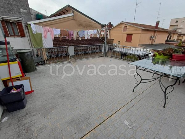 casa indipendente in vendita a Novi di Modena
