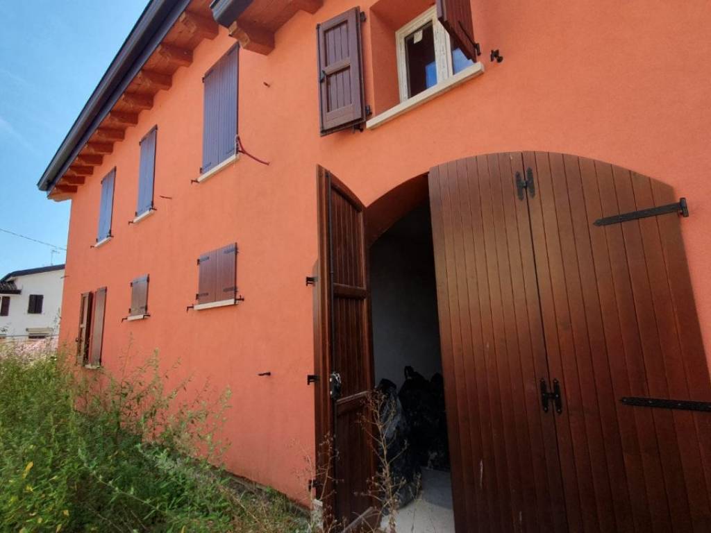 casa indipendente in vendita a Novi di Modena in zona Sant'Antonio in Mercadello