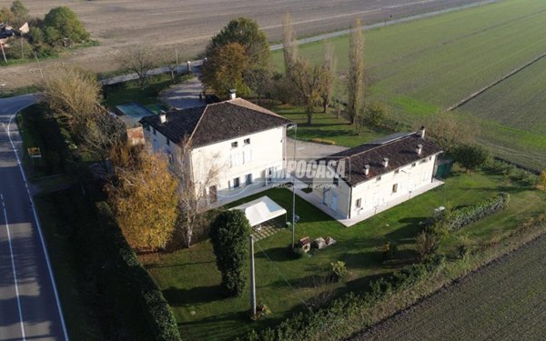 appartamento in vendita a Novi di Modena in zona Rovereto sulla Secchia