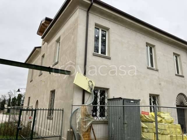 ufficio in vendita a Novi di Modena