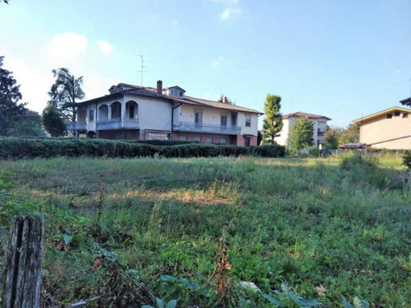 terreno edificabile in vendita a Novi di Modena