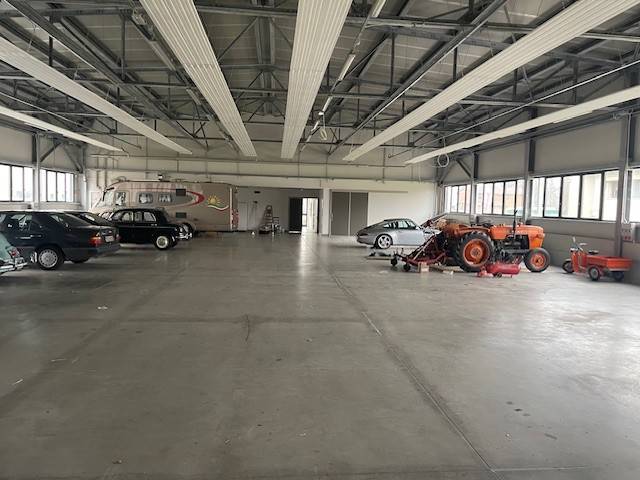 locale commerciale in vendita a Novi di Modena