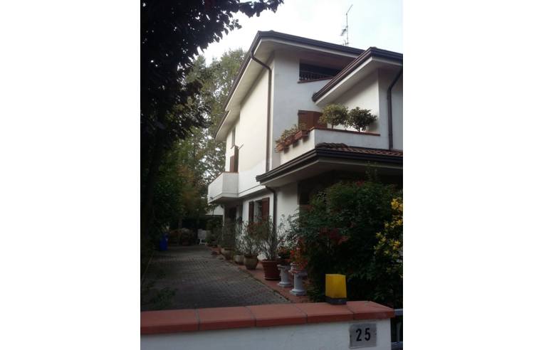 casa indipendente in vendita a Novi di Modena