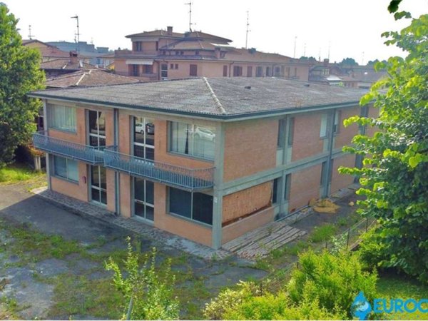 locale commerciale in vendita a Novi di Modena