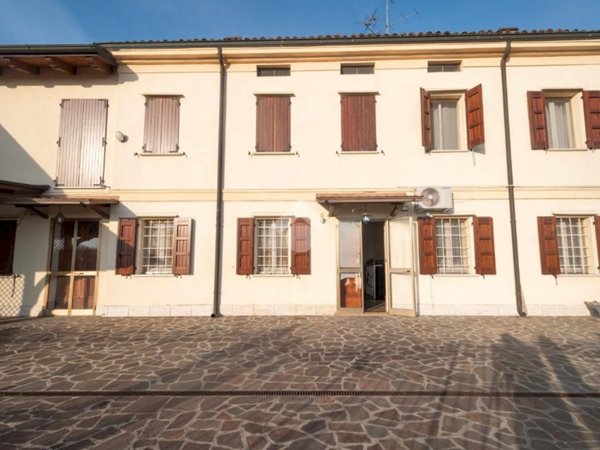 casa semindipendente in vendita a Novi di Modena