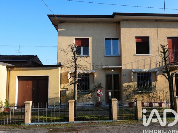 casa indipendente in vendita a Novi di Modena in zona Rovereto sulla Secchia