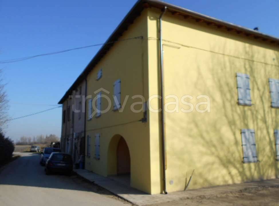 casa indipendente in vendita a Novi di Modena