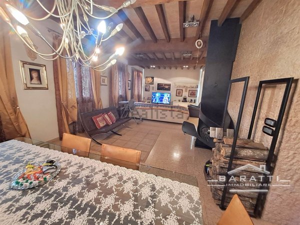 casa indipendente in vendita a Novi di Modena