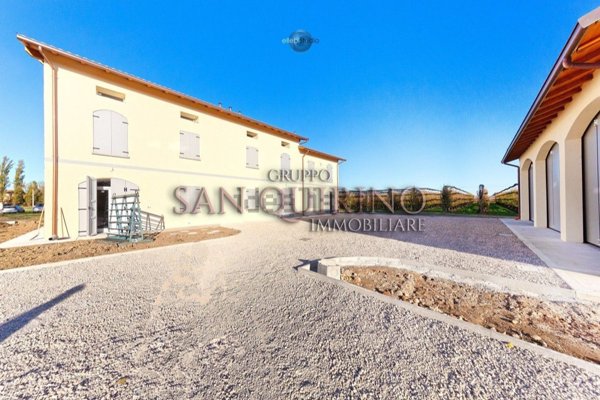 casa indipendente in vendita a Novi di Modena