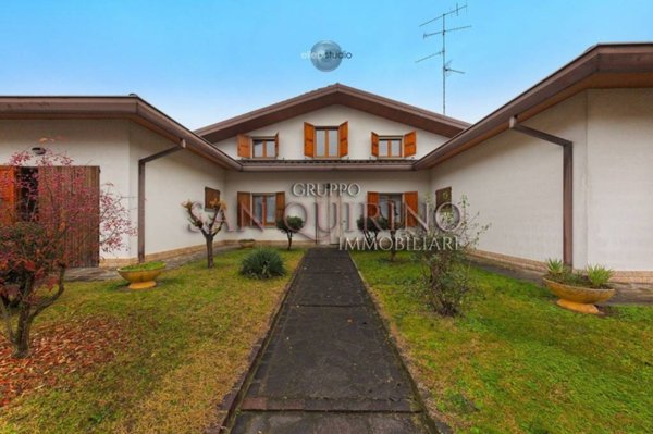 casa indipendente in vendita a Novi di Modena in zona Rovereto sulla Secchia
