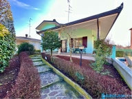 casa indipendente in vendita a Novi di Modena