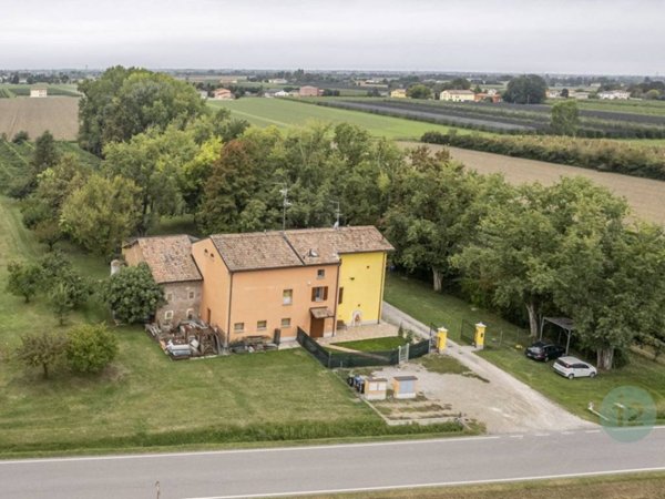 casa semindipendente in vendita a Novi di Modena