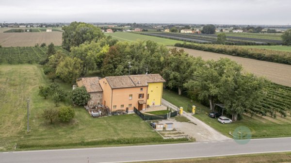 casa semindipendente in vendita a Novi di Modena