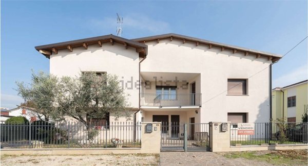 casa indipendente in vendita a Novi di Modena