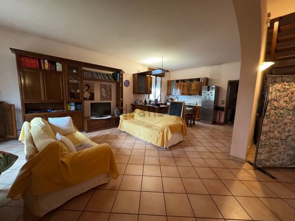 casa indipendente in vendita a Novi di Modena