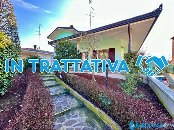 casa indipendente in vendita a Novi di Modena