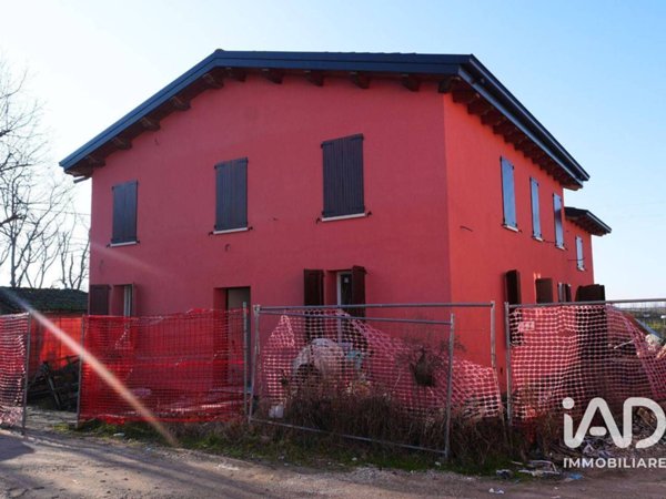 casa indipendente in vendita a Novi di Modena in zona Sant'Antonio in Mercadello