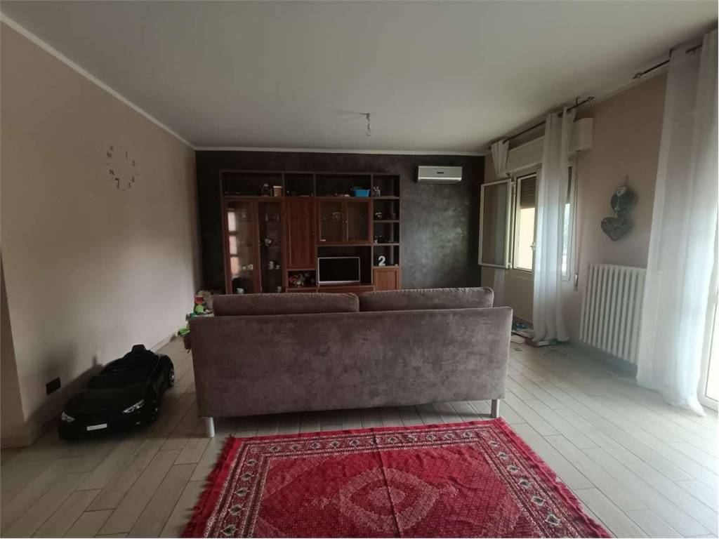 intera palazzina in vendita a Novi di Modena