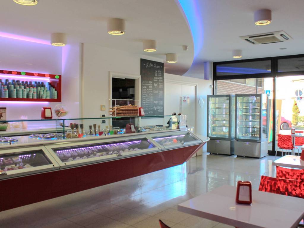 negozio in vendita a Novi di Modena