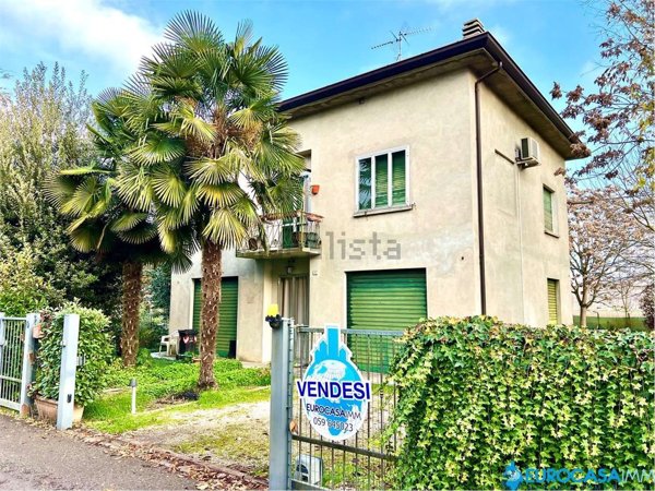 casa indipendente in vendita a Novi di Modena