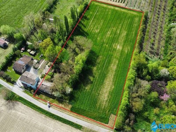 casa indipendente in vendita a Novi di Modena