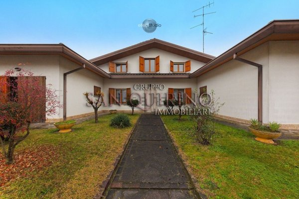 casa indipendente in vendita a Novi di Modena in zona Rovereto sulla Secchia