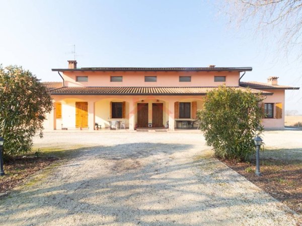 casa indipendente in vendita a Novi di Modena