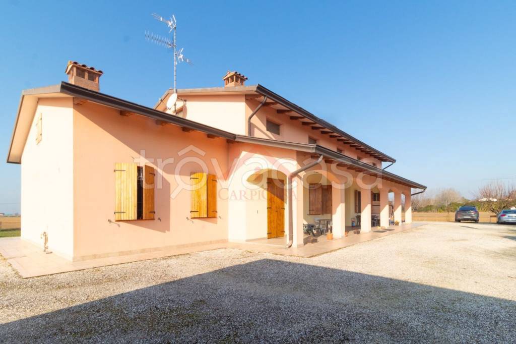 casa indipendente in vendita a Novi di Modena
