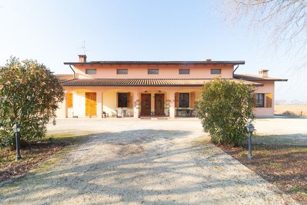 casa indipendente in vendita a Novi di Modena