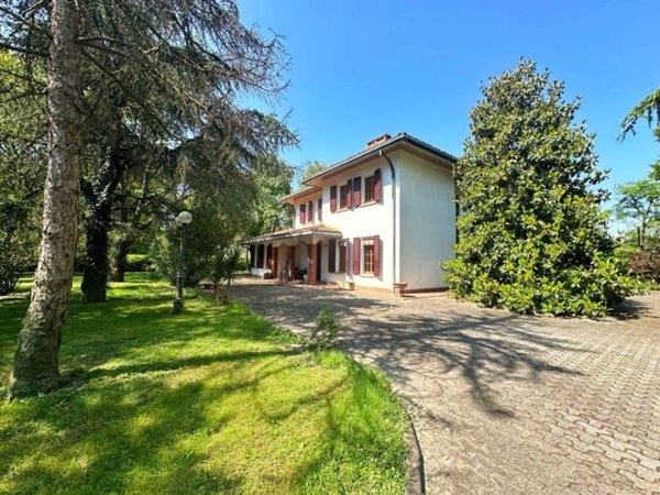 casa indipendente in vendita a Novi di Modena