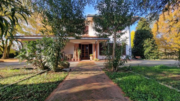 casa indipendente in vendita a Novi di Modena