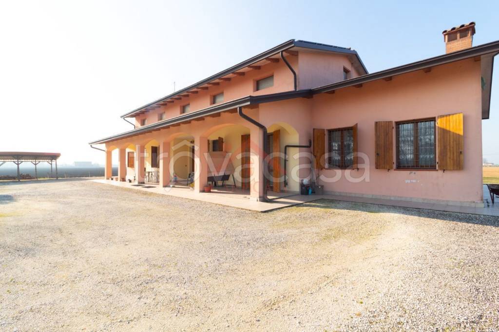 casa indipendente in vendita a Novi di Modena