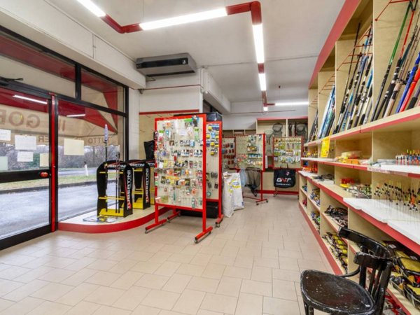 negozio in vendita a Novi di Modena