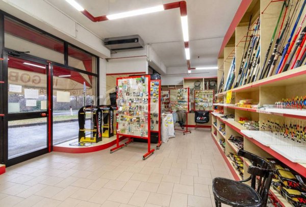 negozio in vendita a Novi di Modena