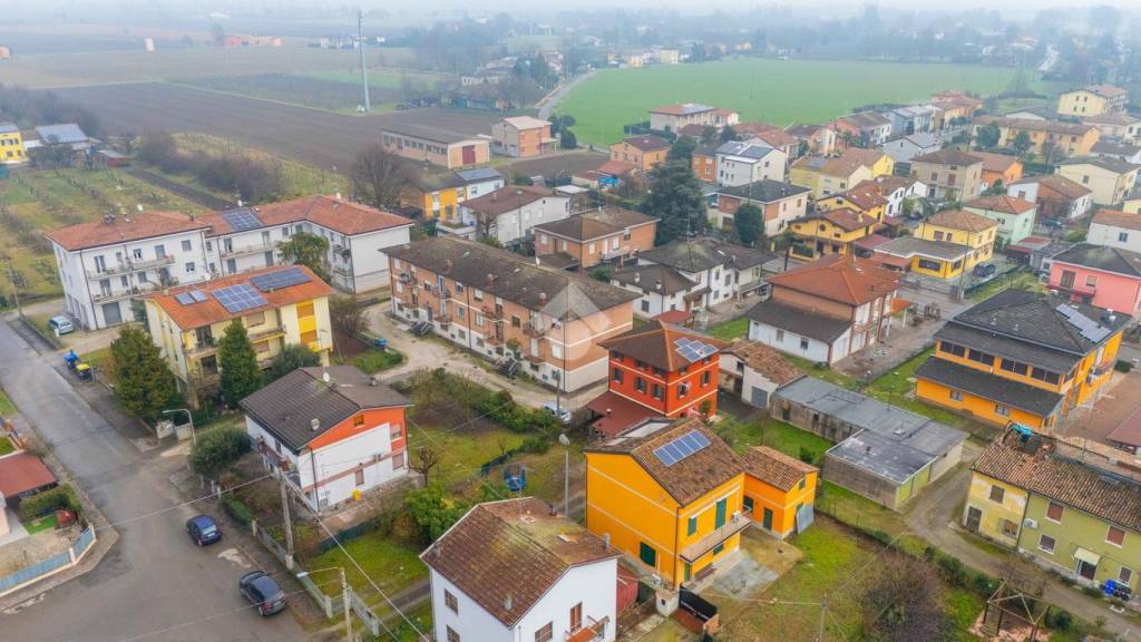 casa indipendente in vendita a Novi di Modena