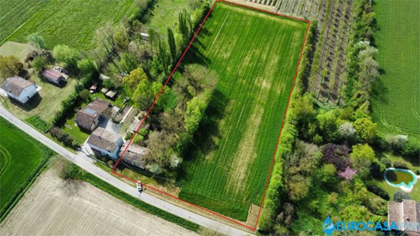 casa indipendente in vendita a Novi di Modena