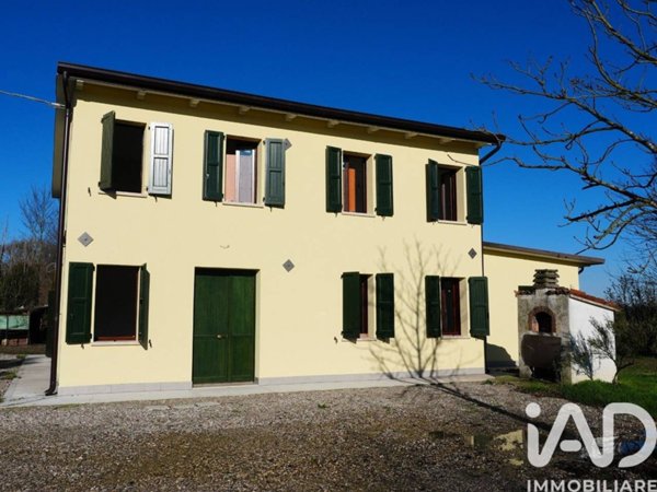 casa indipendente in vendita a Novi di Modena in zona Rovereto sulla Secchia