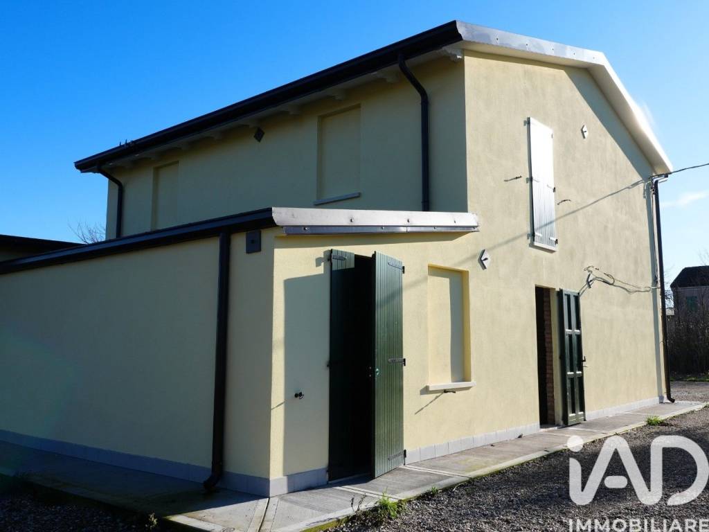 casa indipendente in vendita a Novi di Modena