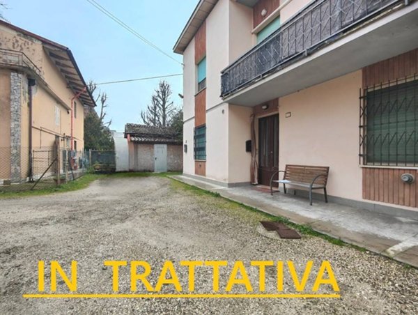 appartamento in vendita a Novi di Modena in zona Rovereto sulla Secchia