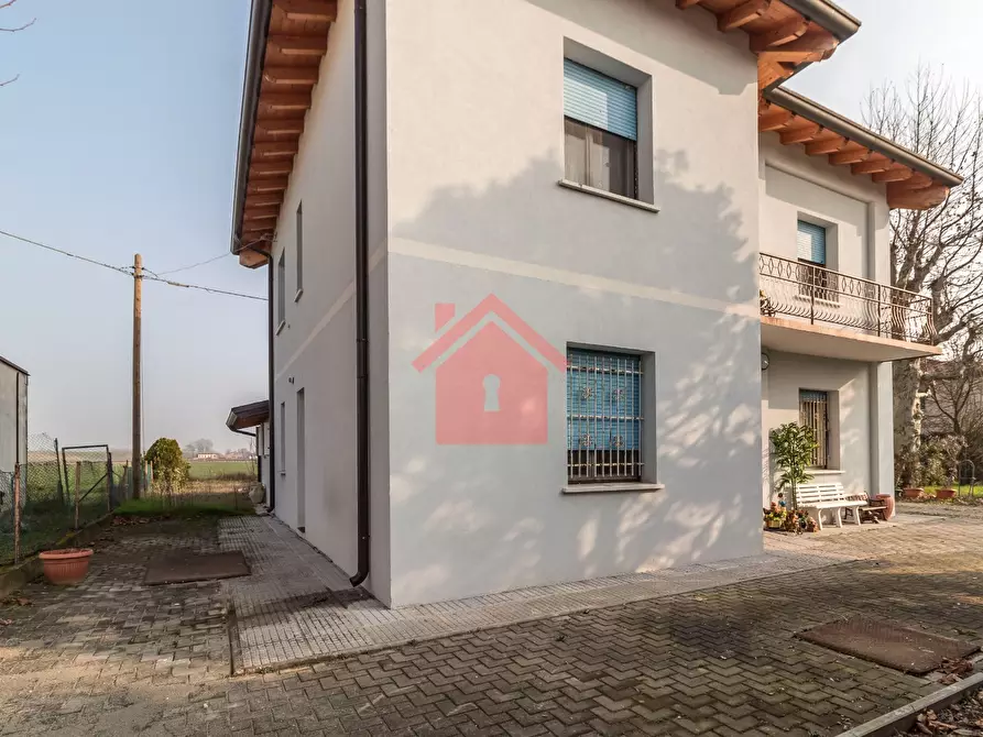 casa indipendente in vendita a Novi di Modena