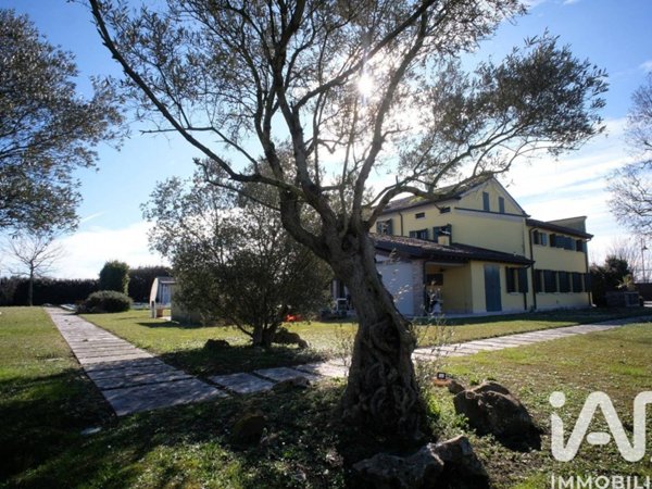 casa indipendente in vendita a Novi di Modena