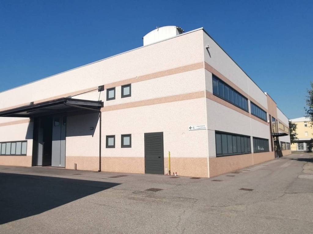 capannone in vendita a Novi di Modena